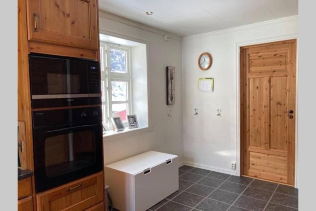 Comfortable House In Quiet Area Luster Экстерьер фото