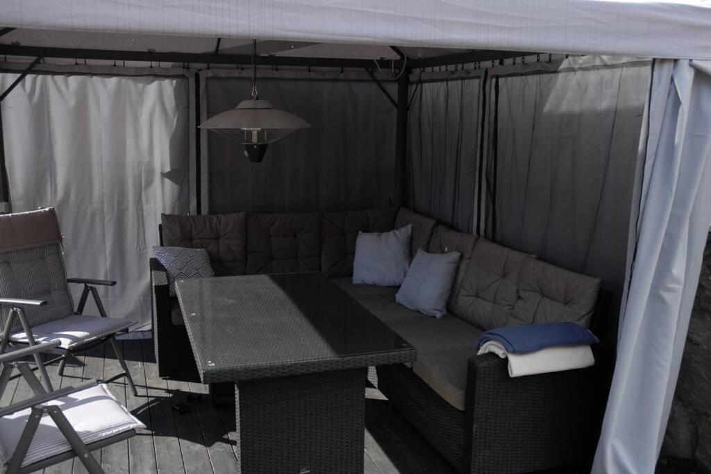 Comfortable House In Quiet Area Luster Экстерьер фото