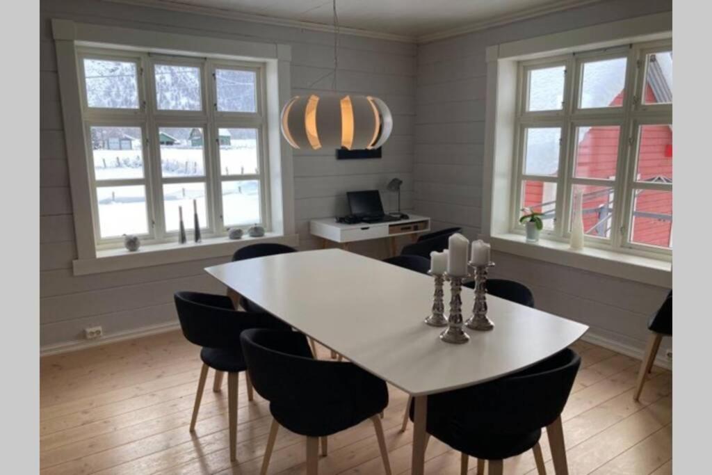 Comfortable House In Quiet Area Luster Экстерьер фото