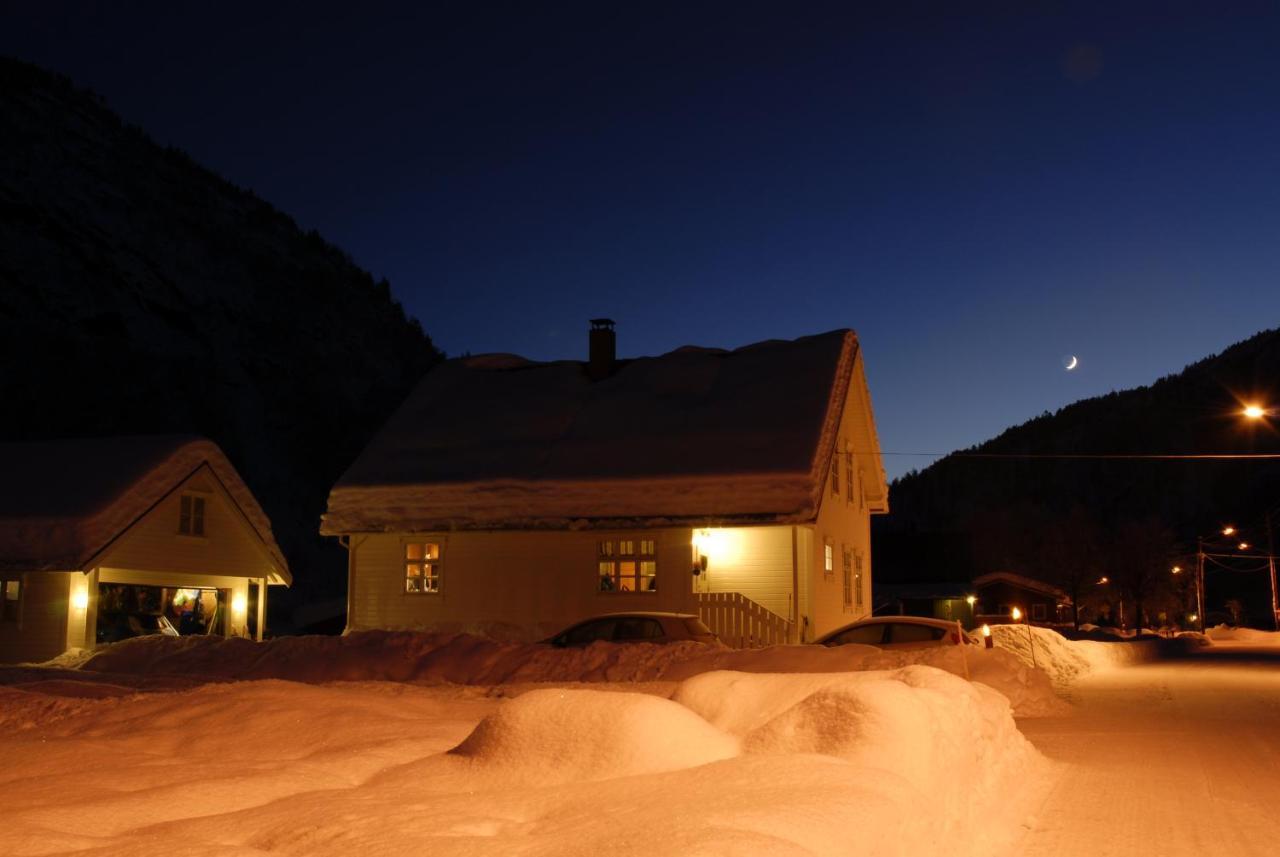 Comfortable House In Quiet Area Luster Экстерьер фото