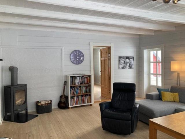 Comfortable House In Quiet Area Luster Экстерьер фото